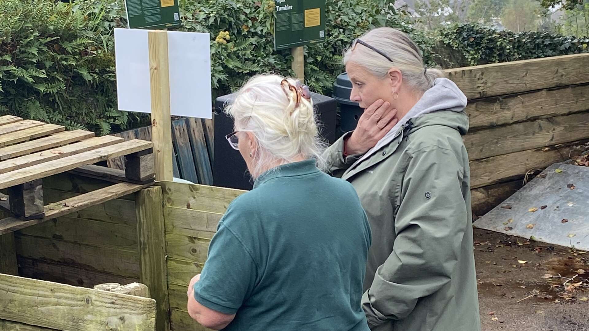 Master composter Janet, speaks with a vistor of our compost demonstration site